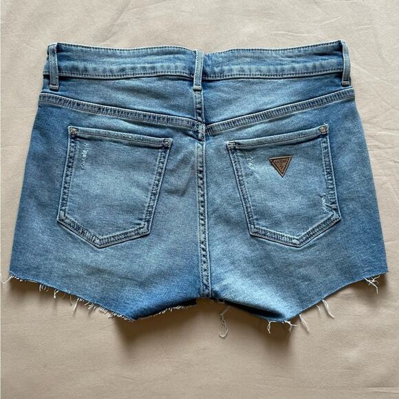 NWT Guess Distressed Cut Off Jean Shorts Size 28 - Picture 4 of 6